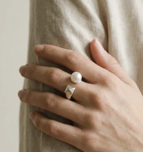 日常に纏えるジュエリーのイメージ